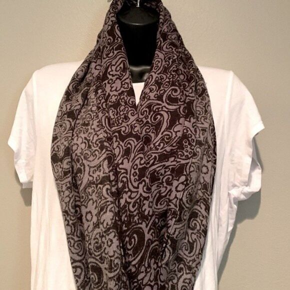 Cejon Scarf - Picture 1 of 3